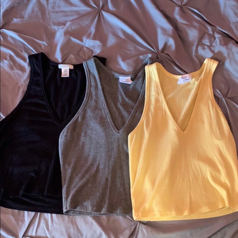 Crop tops🖤💛